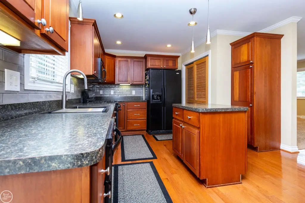 39745 Sylvia Street Harrison Charter Township MI 48045
