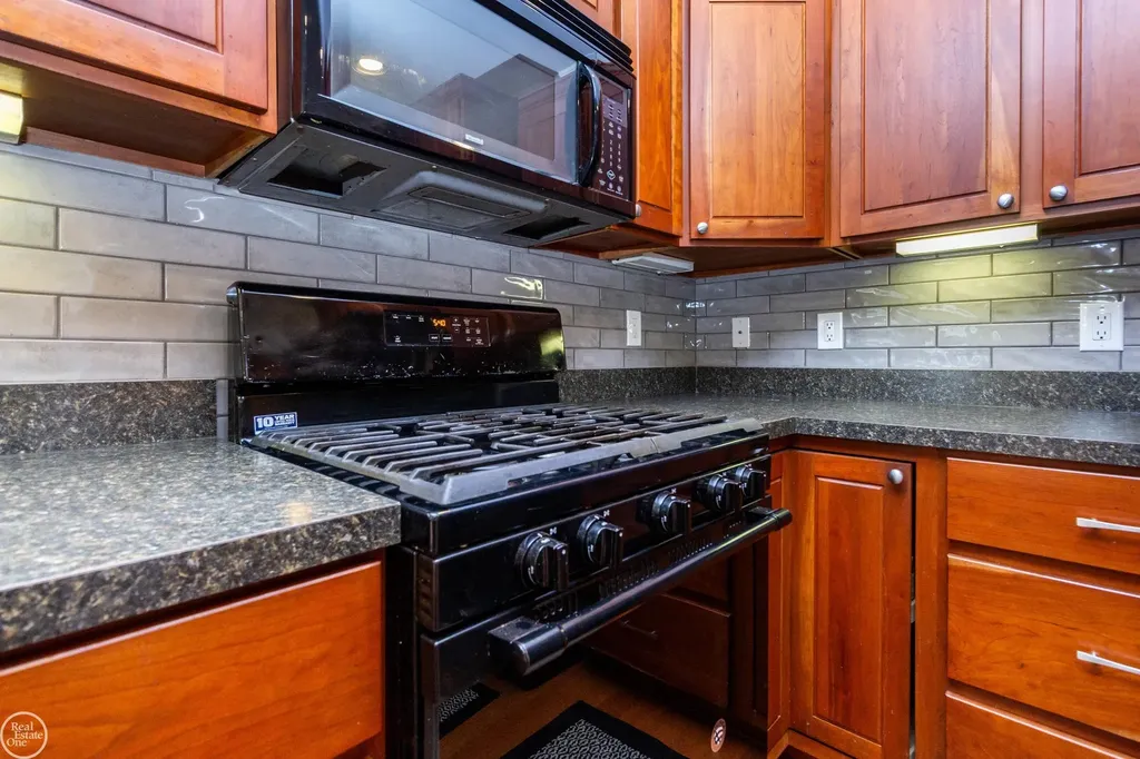 39745 Sylvia Street Harrison Charter Township MI 48045