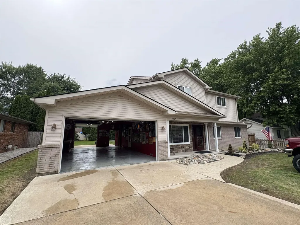 39745 Sylvia Street Harrison Charter Township MI 48045