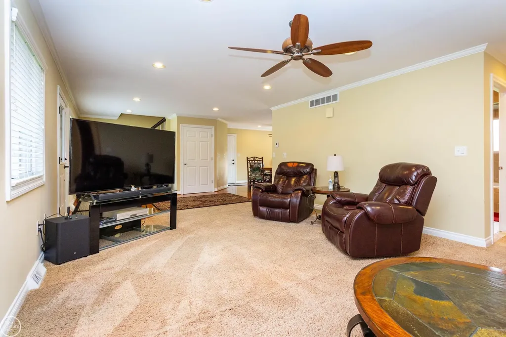 39745 Sylvia Street Harrison Charter Township MI 48045