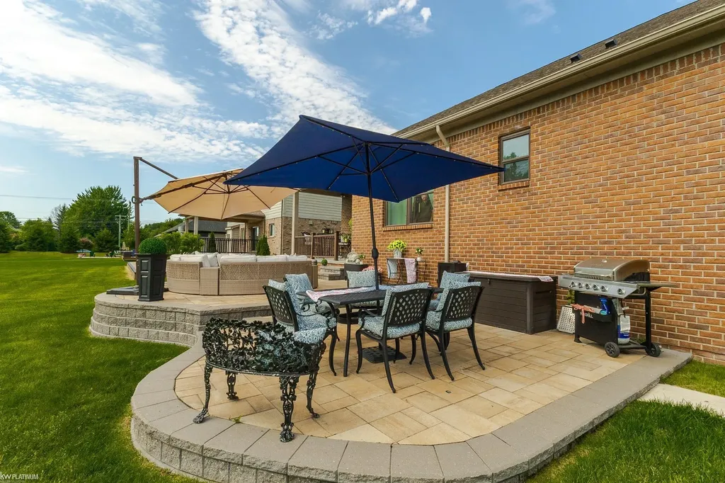 53130 Westwood Park Drive Shelby Charter Township MI 48316