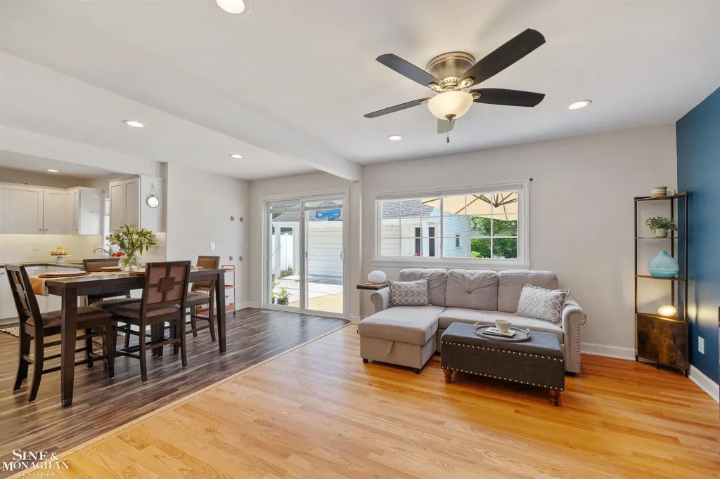 407 Lothrop Road Grosse Pointe Farms City MI 48236
