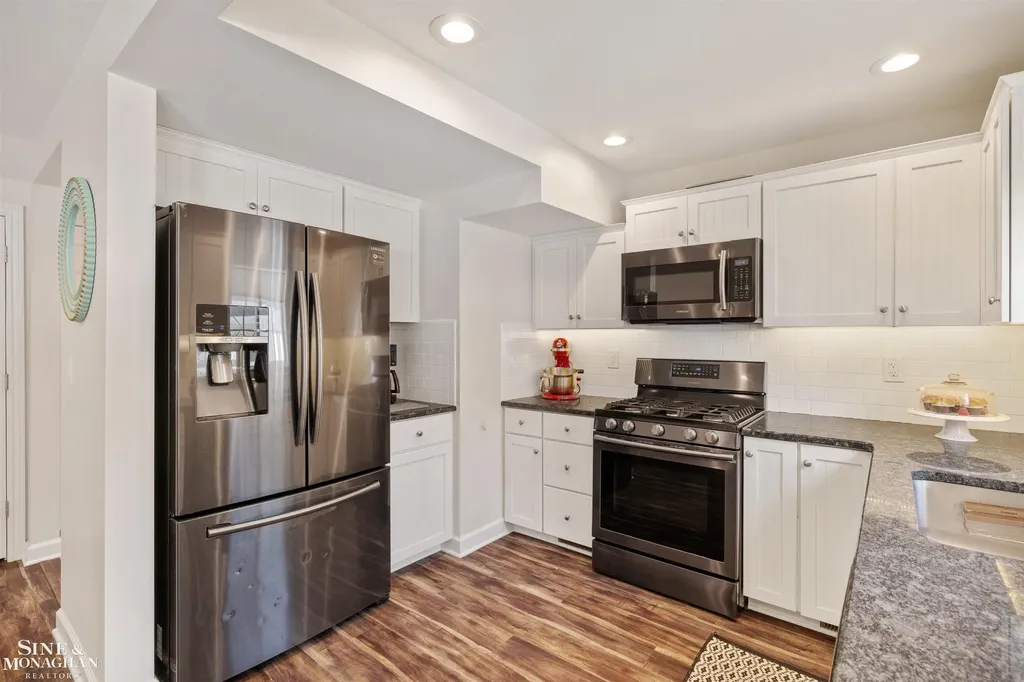 407 Lothrop Road Grosse Pointe Farms City MI 48236