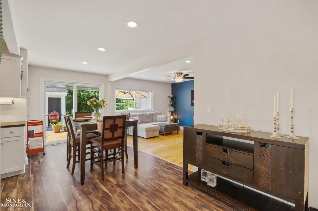 407 Lothrop Road Grosse Pointe Farms City MI 48236