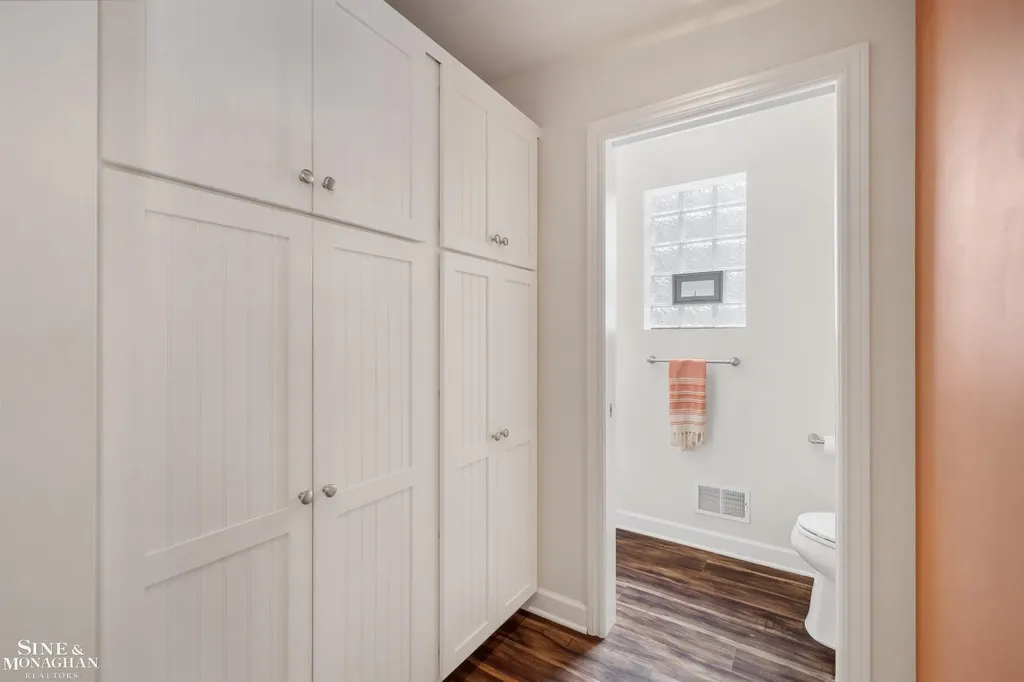407 Lothrop Road Grosse Pointe Farms City MI 48236