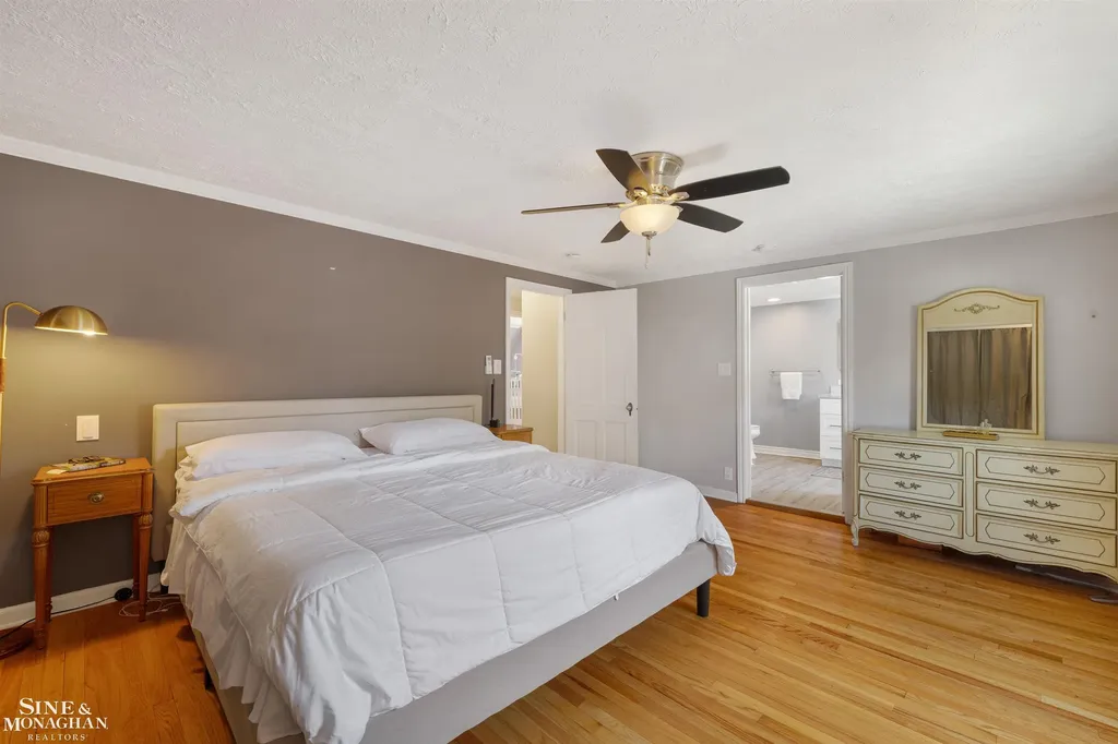 407 Lothrop Road Grosse Pointe Farms City MI 48236