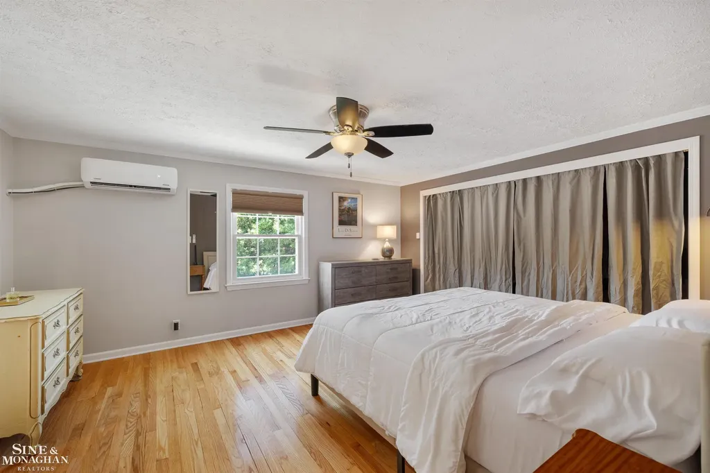 407 Lothrop Road Grosse Pointe Farms City MI 48236
