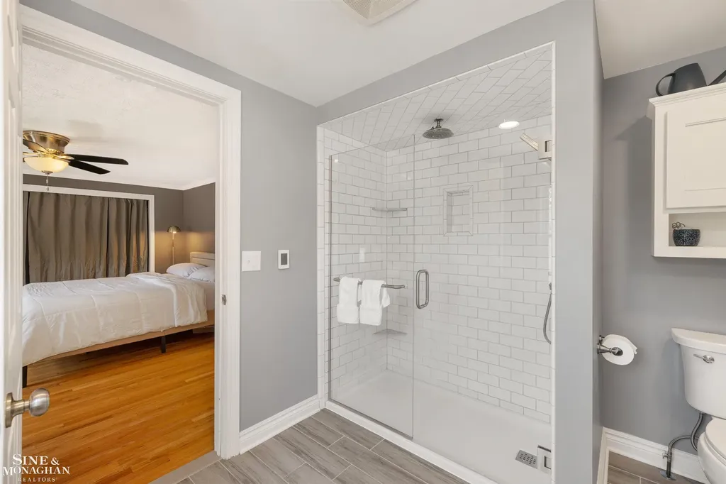 407 Lothrop Road Grosse Pointe Farms City MI 48236