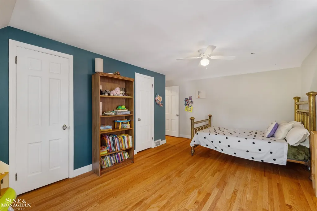 407 Lothrop Road Grosse Pointe Farms City MI 48236