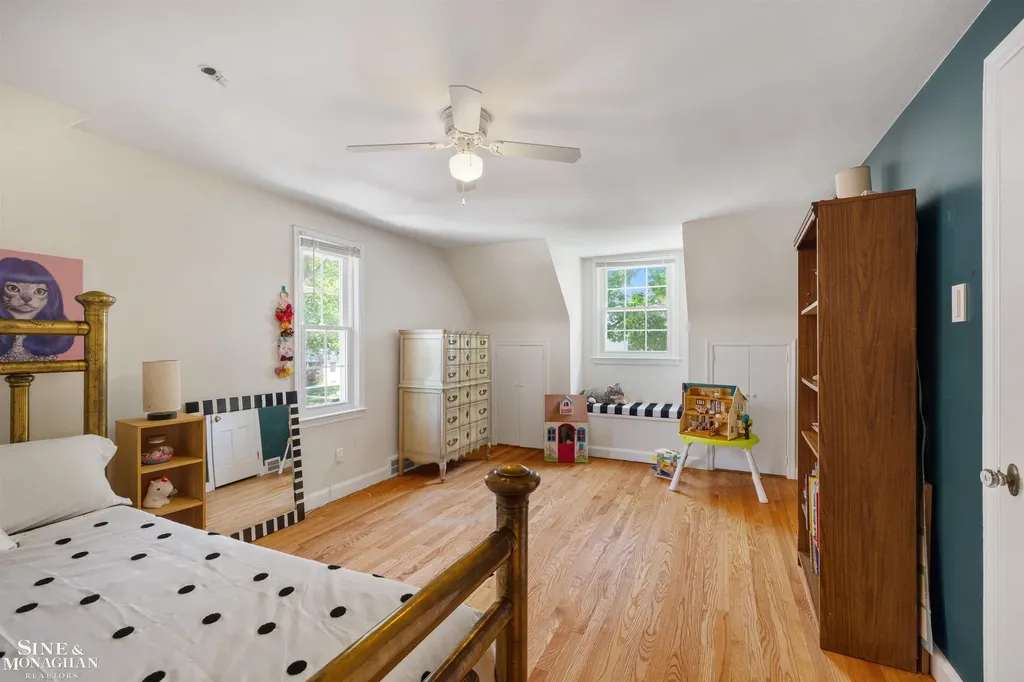 407 Lothrop Road Grosse Pointe Farms City MI 48236
