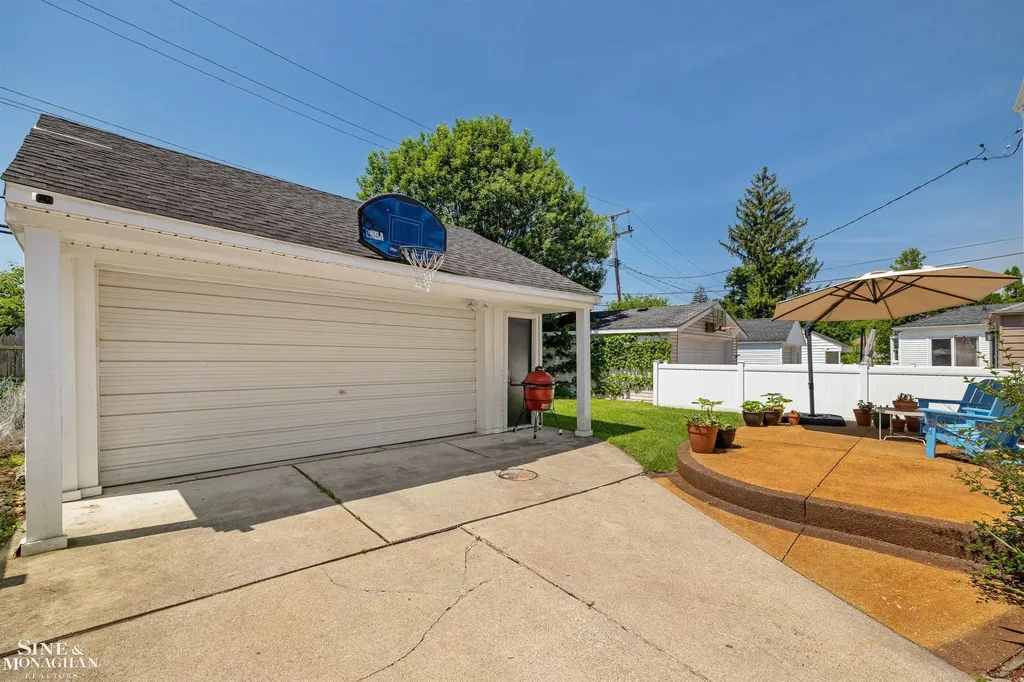 407 Lothrop Road Grosse Pointe Farms City MI 48236
