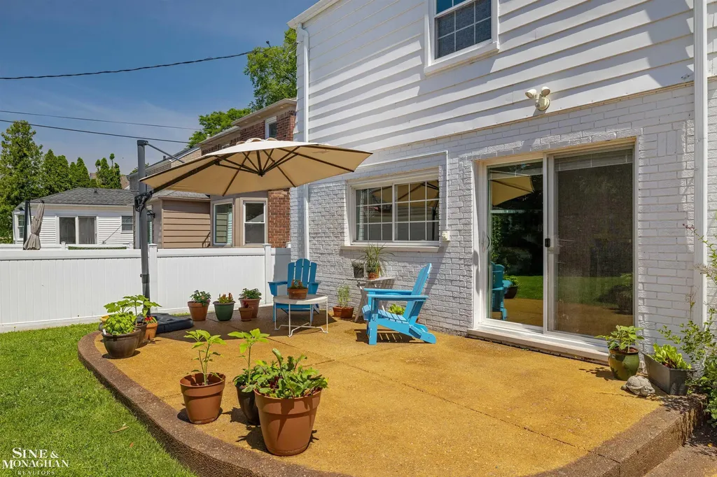 407 Lothrop Road Grosse Pointe Farms City MI 48236