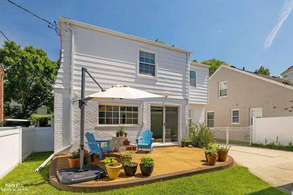 407 Lothrop Road Grosse Pointe Farms City MI 48236