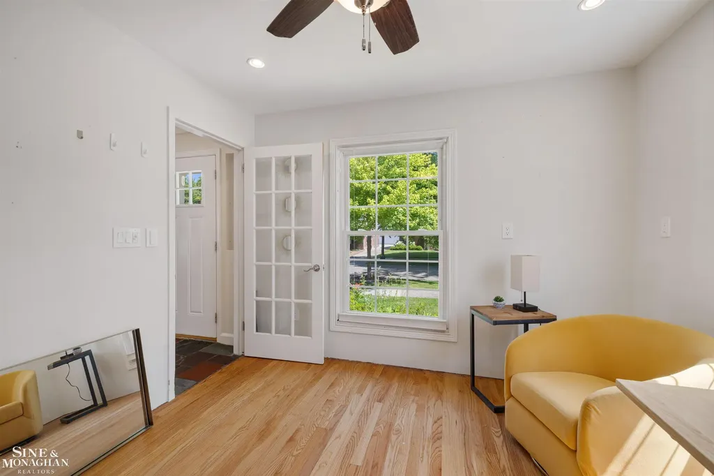 407 Lothrop Road Grosse Pointe Farms City MI 48236