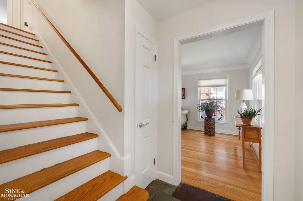 407 Lothrop Road Grosse Pointe Farms City MI 48236
