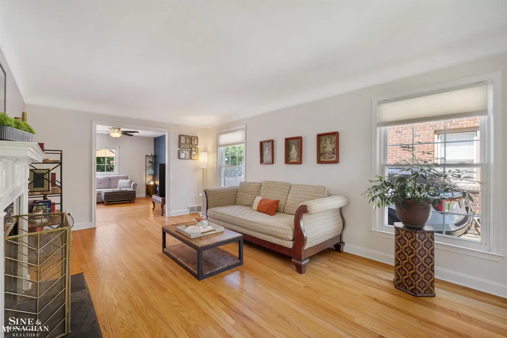 407 Lothrop Road Grosse Pointe Farms City MI 48236