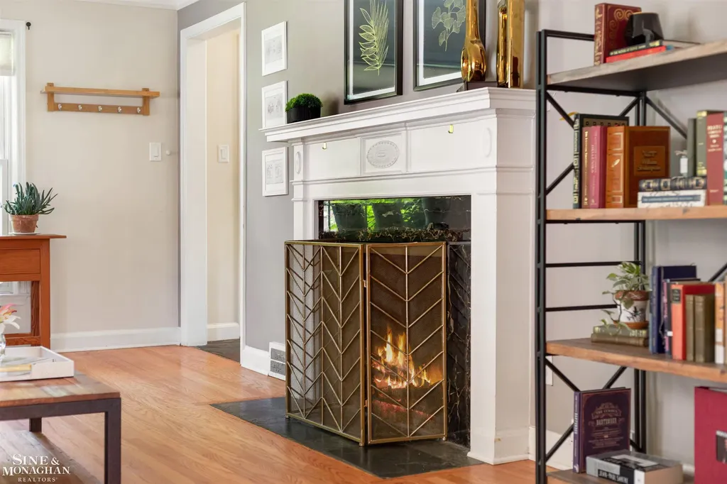 407 Lothrop Road Grosse Pointe Farms City MI 48236