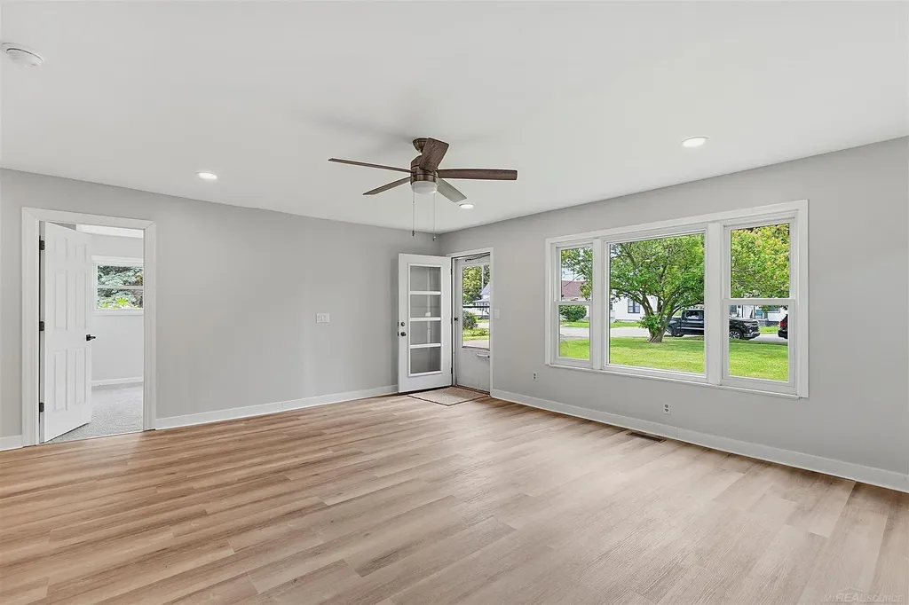 44 Fessenden Street Mt. Clemens City MI 48043