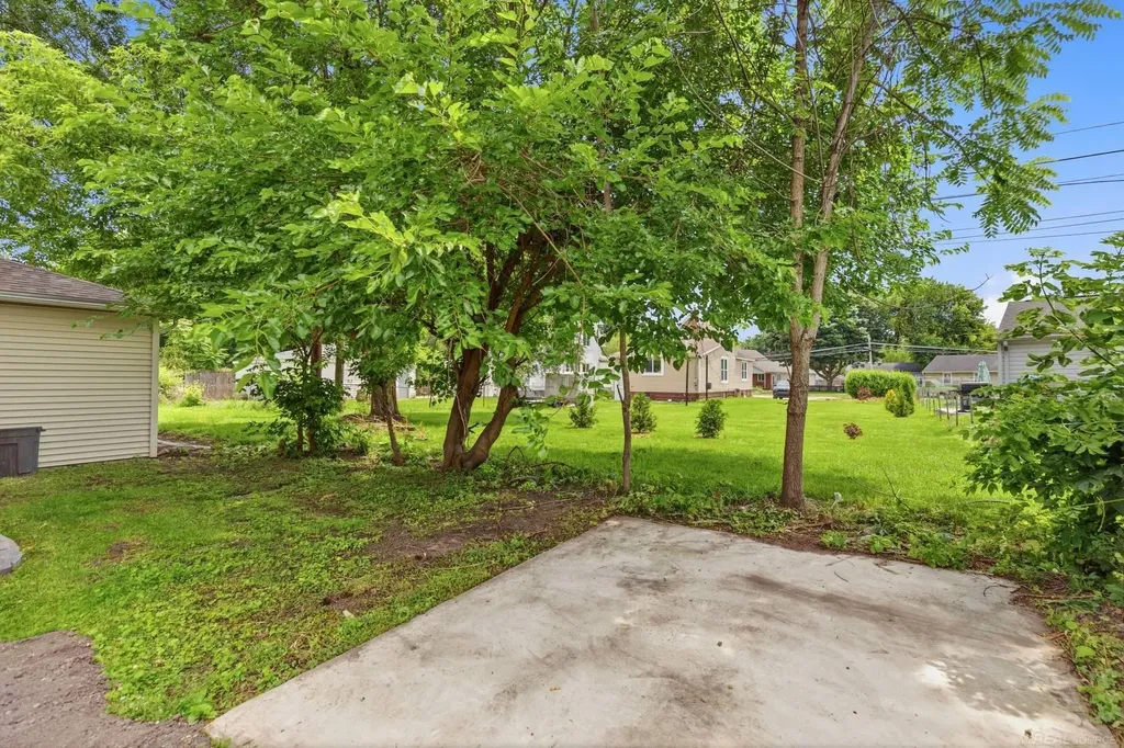 44 Fessenden Street Mt. Clemens City MI 48043