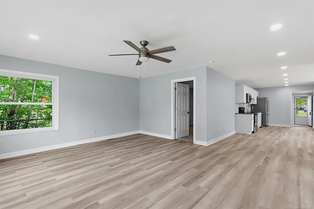 44 Fessenden Street Mt. Clemens City MI 48043