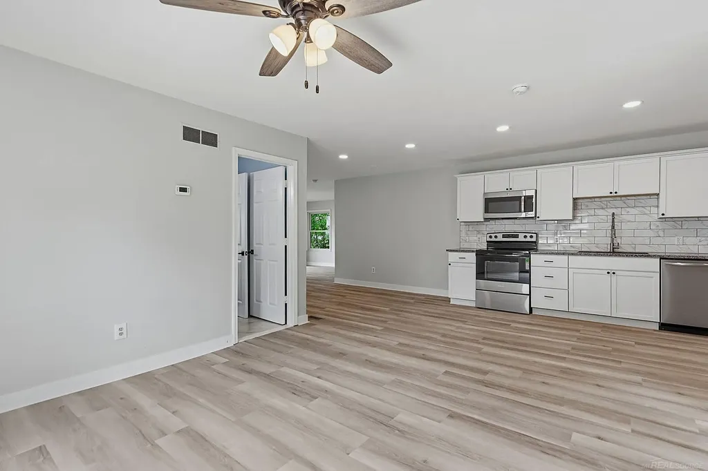 44 Fessenden Street Mt. Clemens City MI 48043