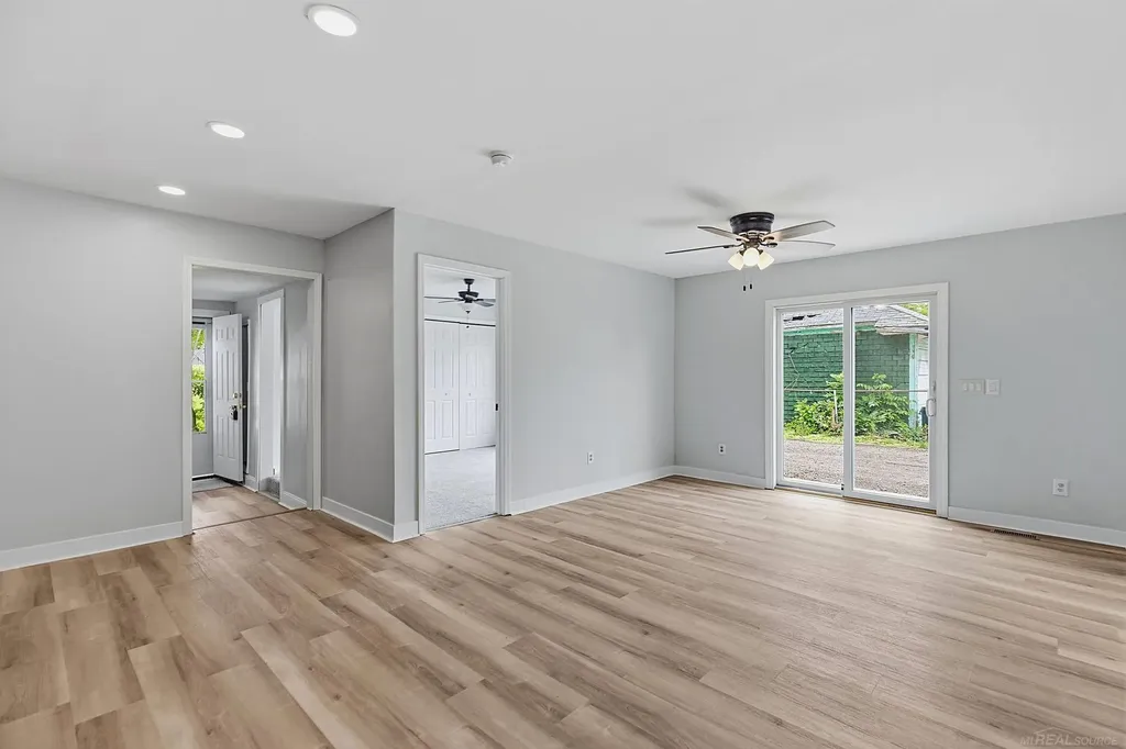 44 Fessenden Street Mt. Clemens City MI 48043