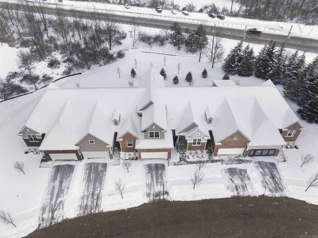 2209 Chase Drive Hartland Township MI 48855