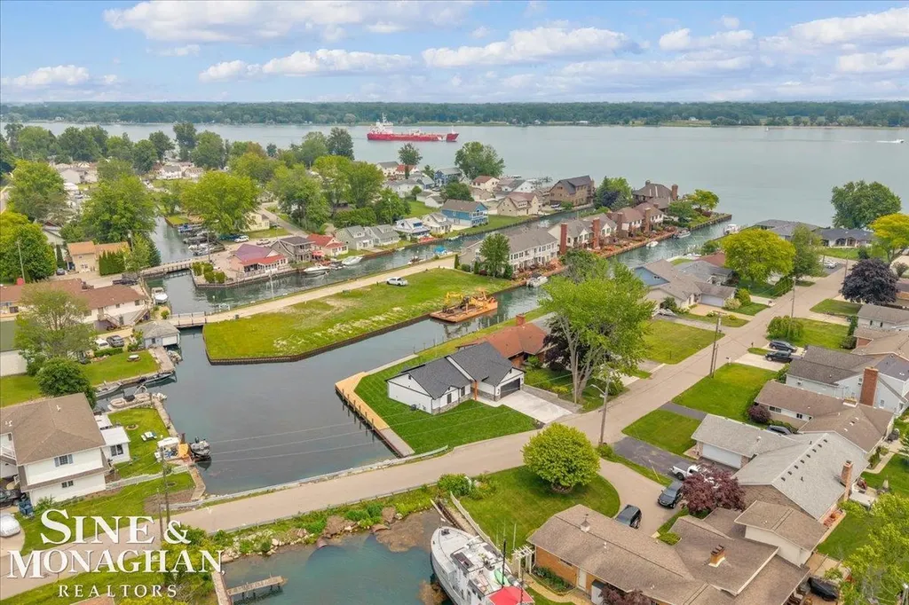 144 Channelsyde Drive Algonac City MI 48001