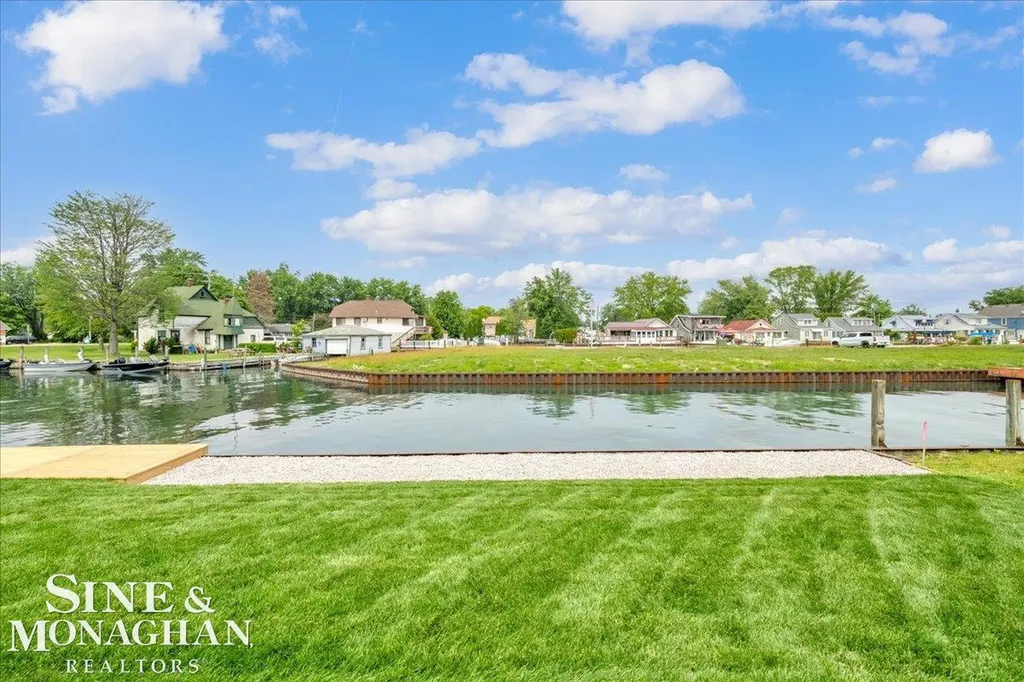 144 Channelsyde Drive Algonac City MI 48001