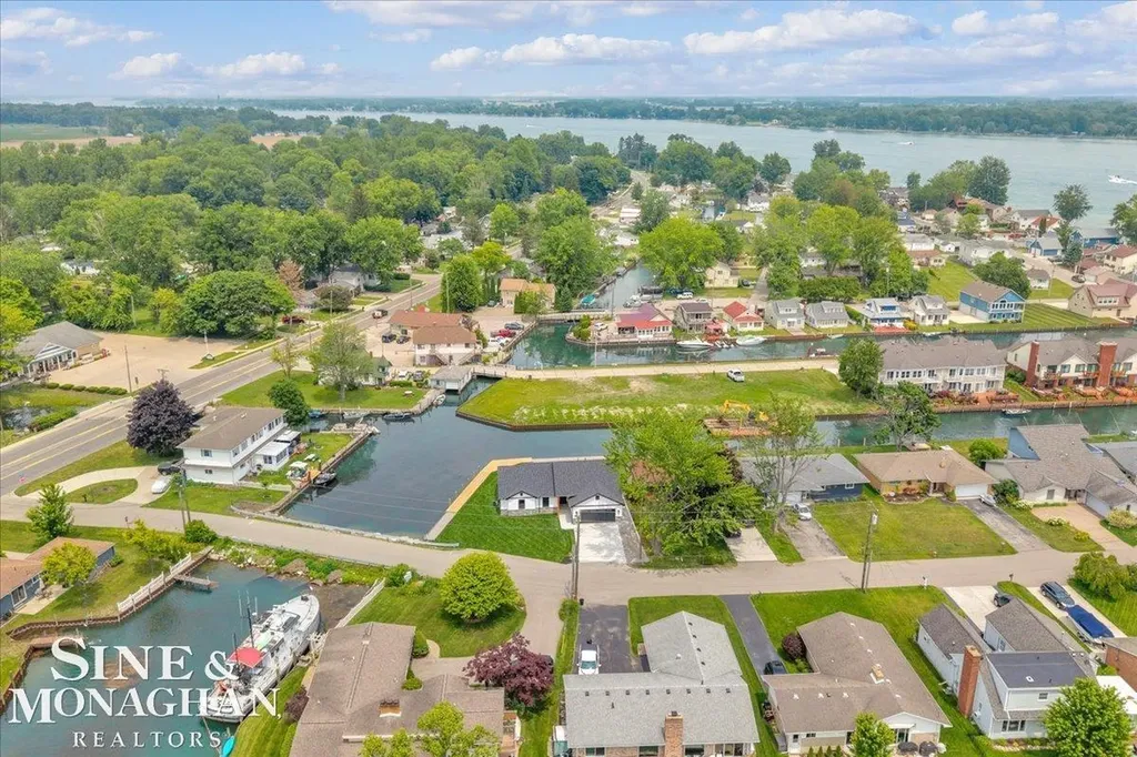 144 Channelsyde Drive Algonac City MI 48001