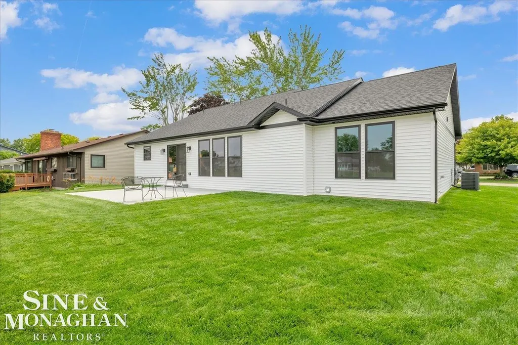 144 Channelsyde Drive Algonac City MI 48001