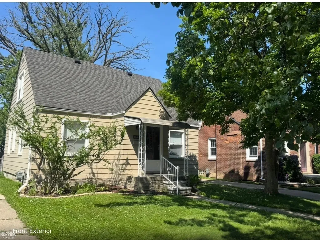 19749 Washtenaw Street Harper Woods City MI 48225
