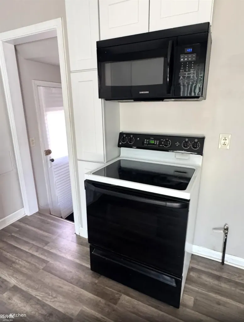 19749 Washtenaw Street Harper Woods City MI 48225