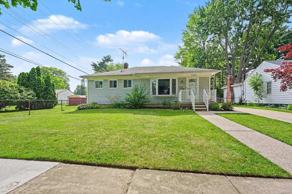 1540 Westlawn Street Mt. Clemens City MI 48043