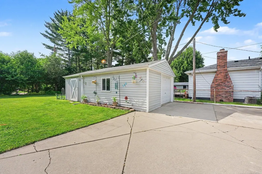 1540 Westlawn Street Mt. Clemens City MI 48043