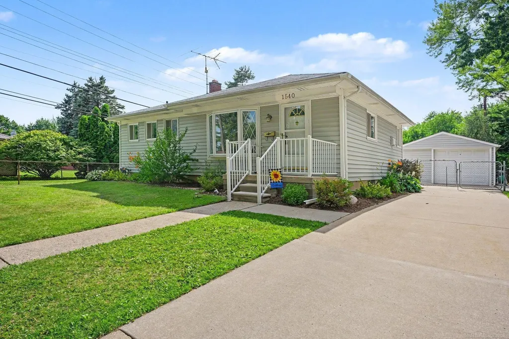 1540 Westlawn Street Mt. Clemens City MI 48043