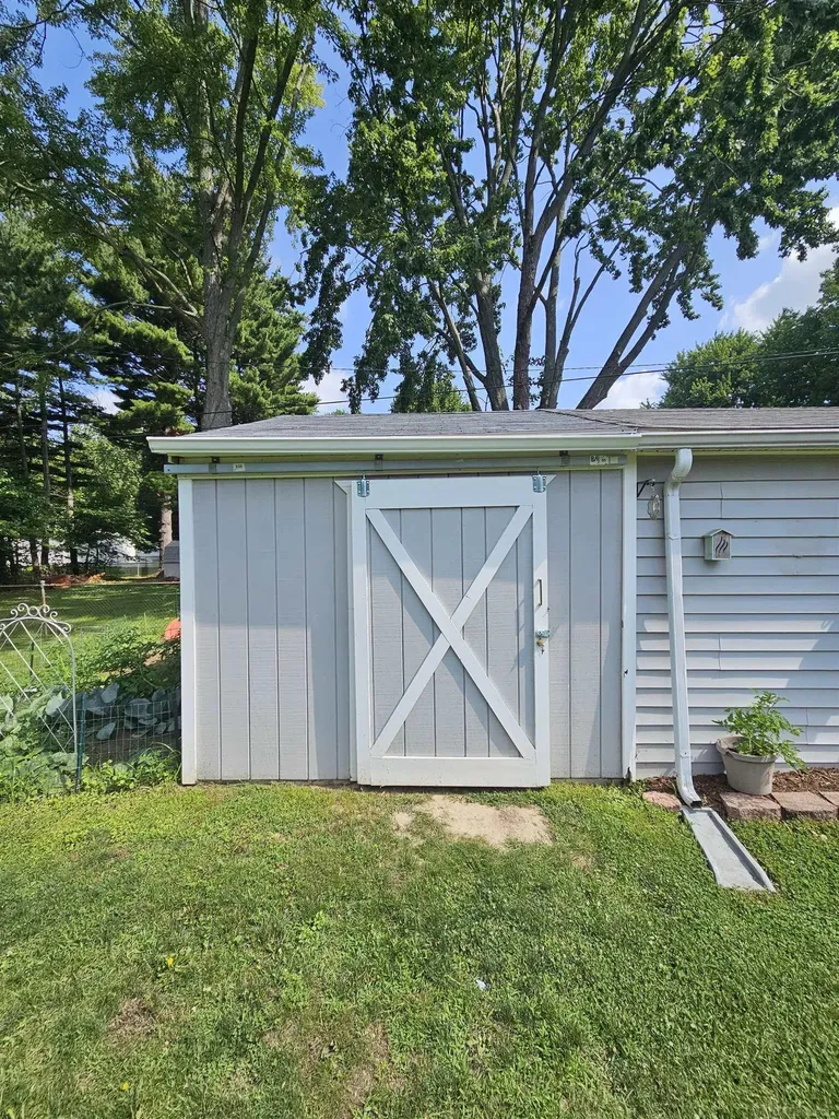 1540 Westlawn Street Mt. Clemens City MI 48043