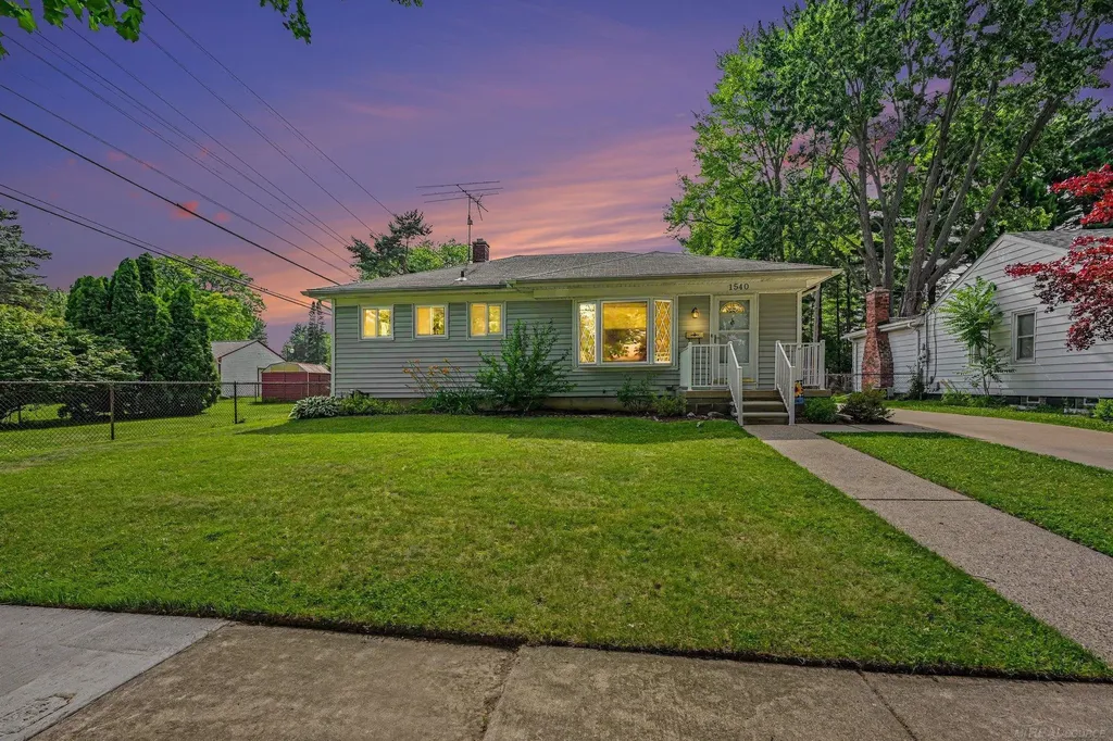 1540 Westlawn Street Mt. Clemens City MI 48043