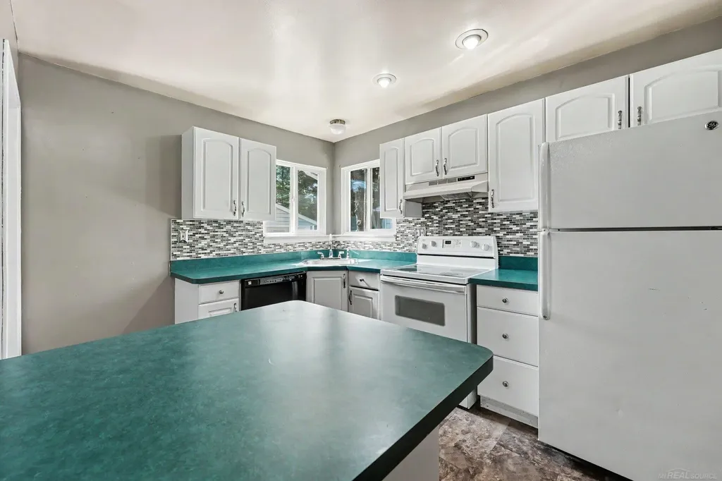 1540 Westlawn Street Mt. Clemens City MI 48043