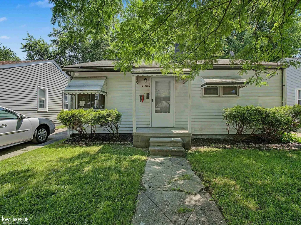21106 Atlantic Avenue Warren City MI 48091