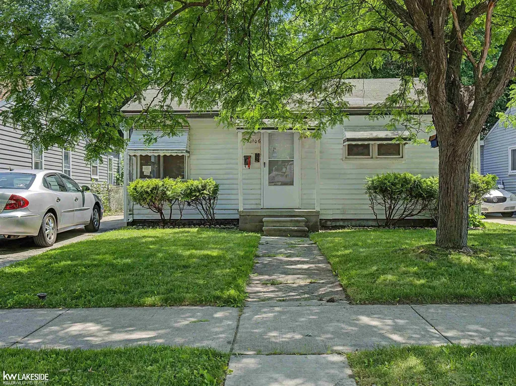 21106 Atlantic Avenue Warren City MI 48091
