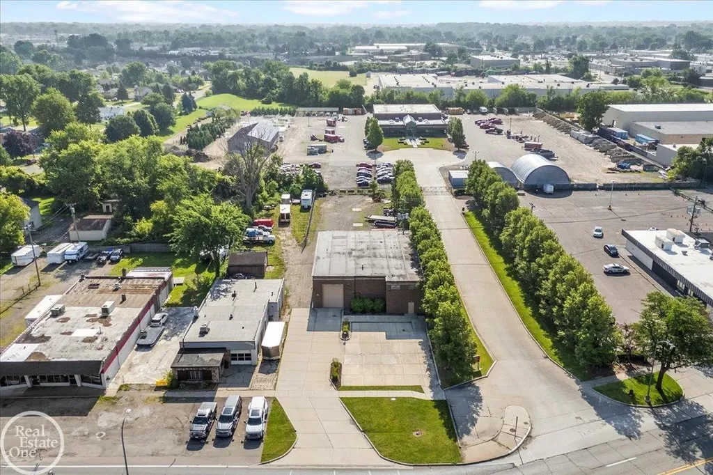 32230 Garfield Road Fraser City MI 48026