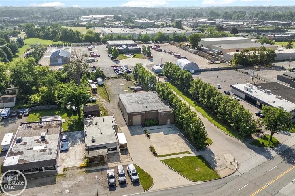 32230 Garfield Road Fraser City MI 48026