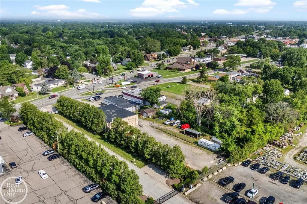 32230 Garfield Road Fraser City MI 48026