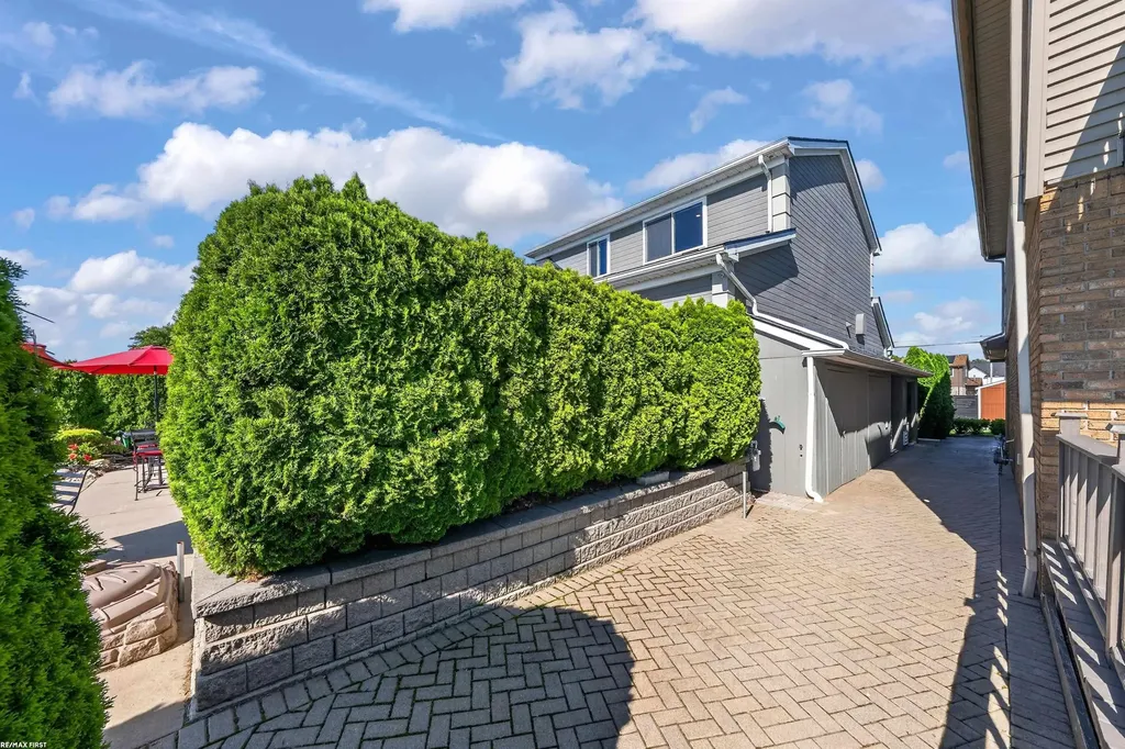 45850 Private Shore Drive Chesterfield Township MI 48047