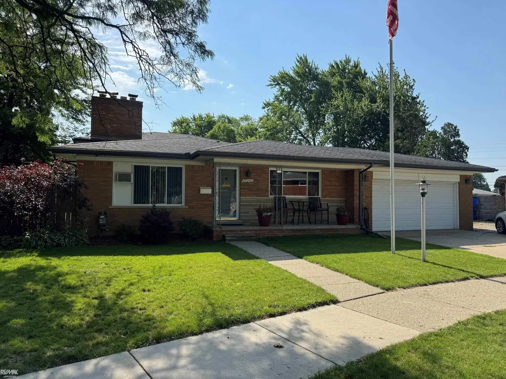 29210 Geraldine Court Warren City MI 48093