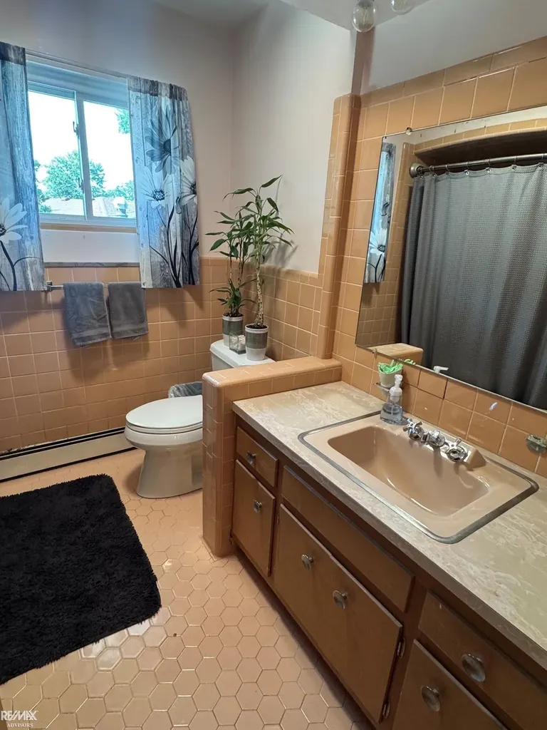 29210 Geraldine Court Warren City MI 48093