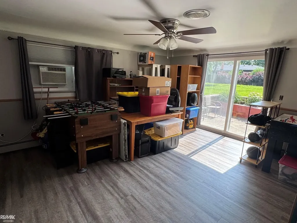 29210 Geraldine Court Warren City MI 48093