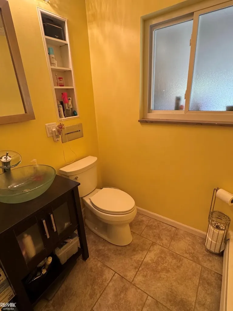 29210 Geraldine Court Warren City MI 48093