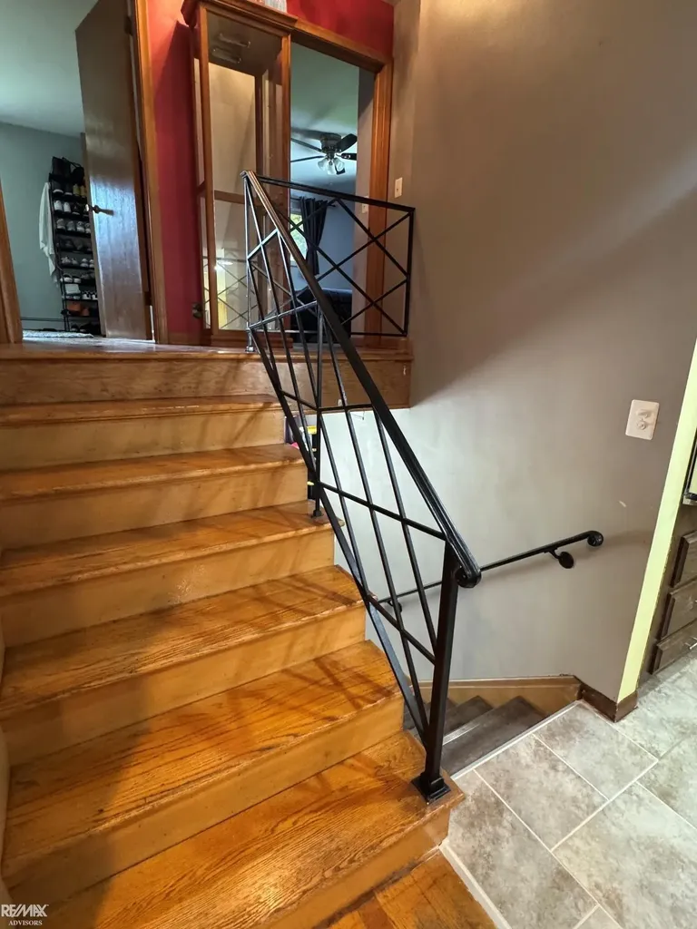 29210 Geraldine Court Warren City MI 48093